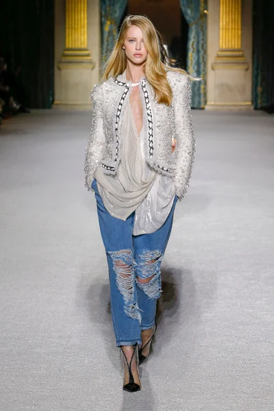 Look 17